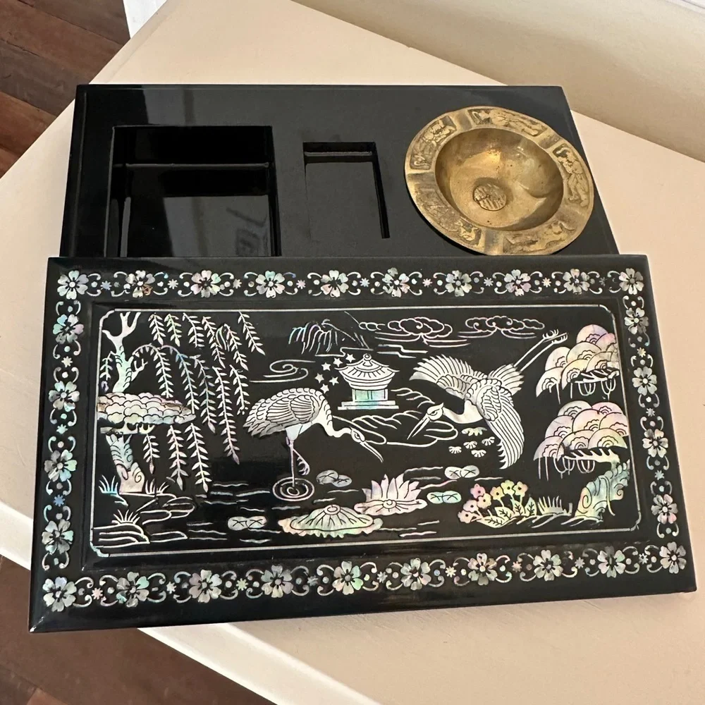 Rare Vintage 1982 Black Lacquered Smoking Box with Morher of pearl Inlay Design